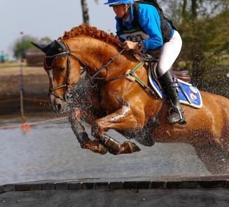 Eventing: Karin Donckers en Lore Poelmans rijden goede 2* met zelf gefokte BWPers Eventing: Karin Donckers en Lore Poelmans rijden goede 2* met zelf gefokte BWPers